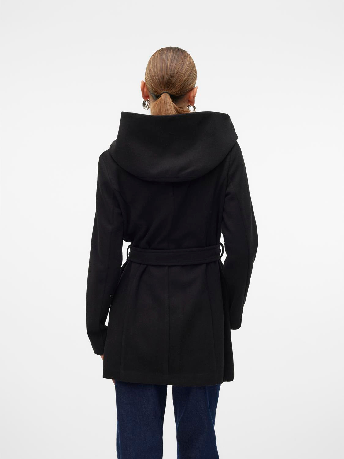 model_shot-back
